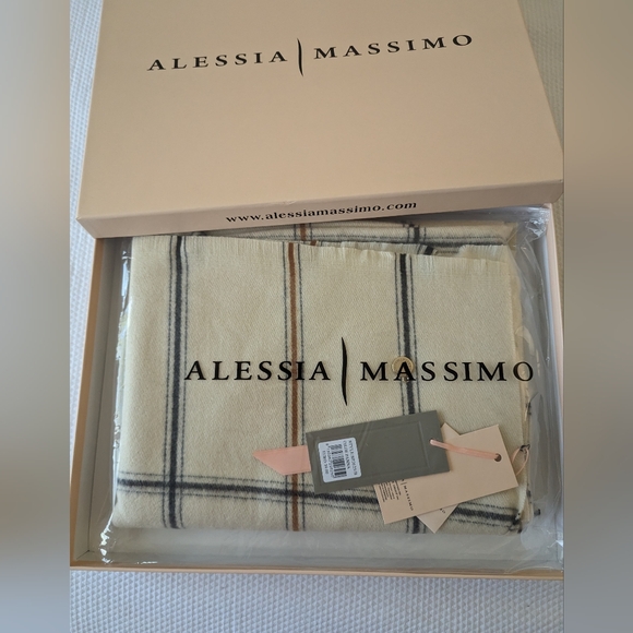 Mother's Day Gift Alessia Massimo Panna Scarf/Wrap And  Taupe. - Picture 3 of 5
